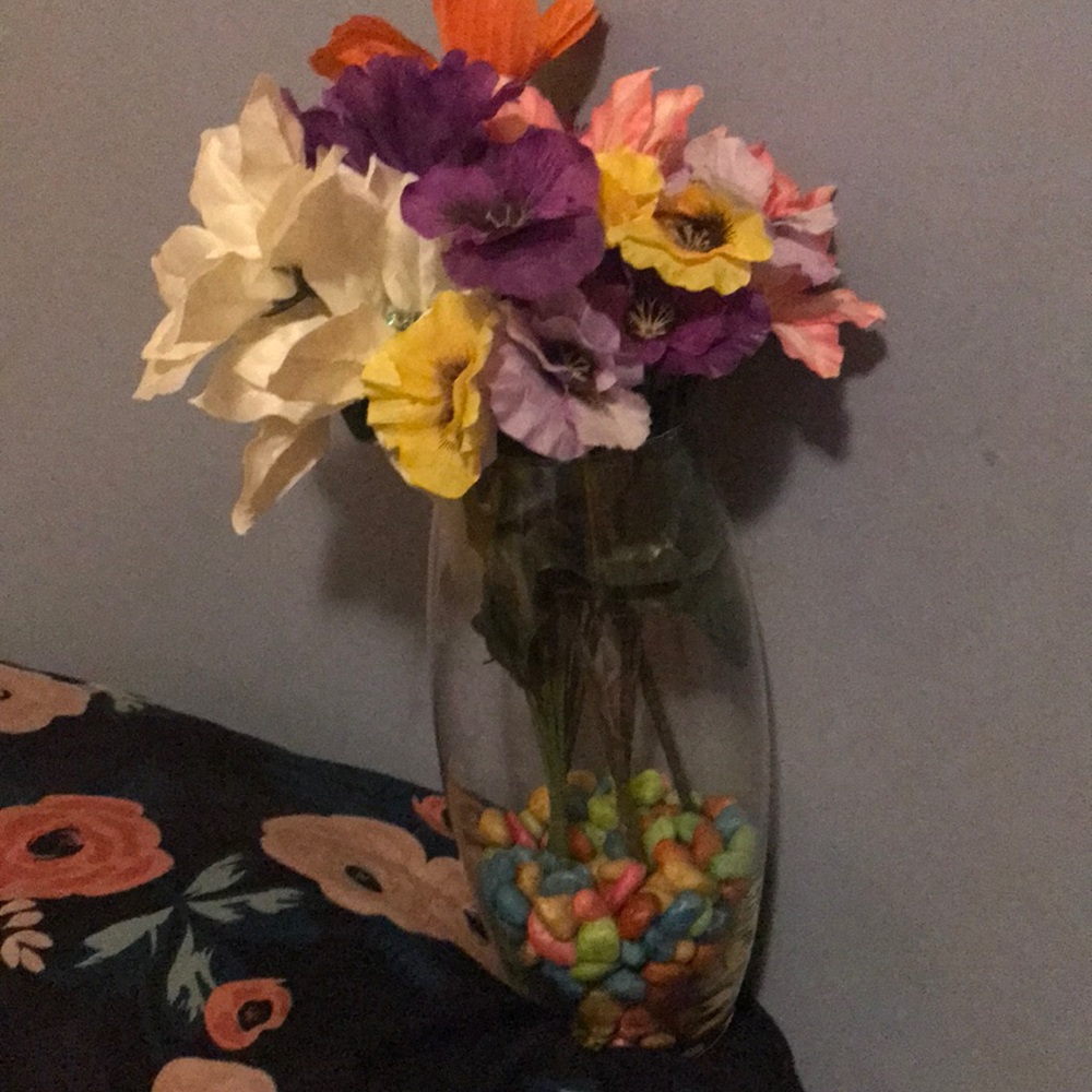 Flowers and colored rocks and vase set!